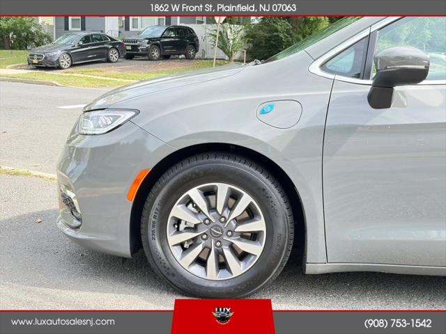2023 Chrysler Pacifica Hybrid Touring L