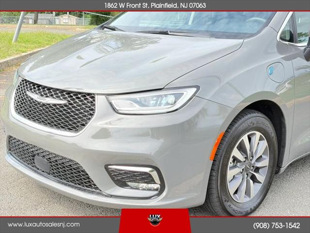 2023 Chrysler Pacifica Hybrid Touring L