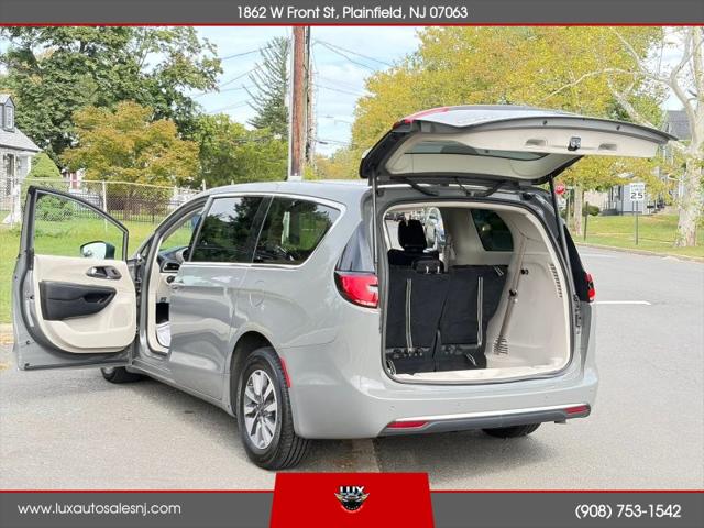 2023 Chrysler Pacifica Hybrid Touring L
