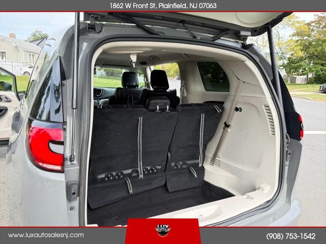 2023 Chrysler Pacifica Hybrid Touring L