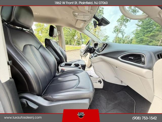 2023 Chrysler Pacifica Hybrid Touring L