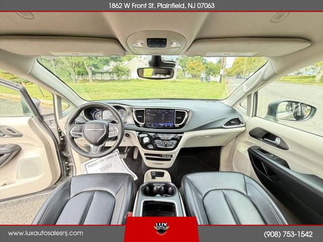 2023 Chrysler Pacifica Hybrid Touring L