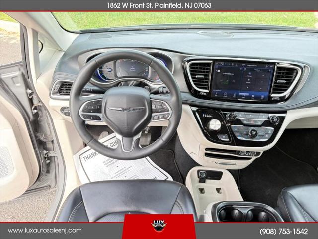 2023 Chrysler Pacifica Hybrid Touring L