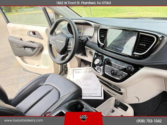 2023 Chrysler Pacifica Hybrid Touring L