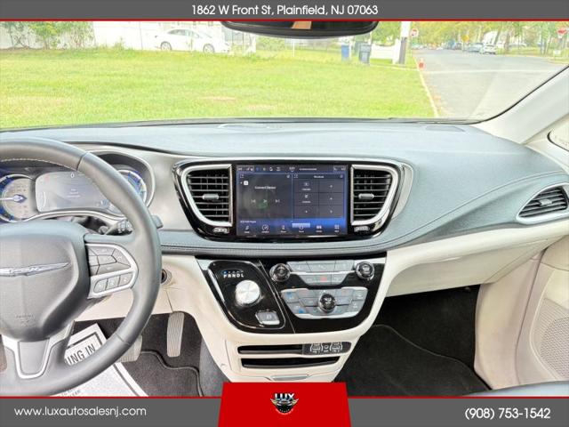 2023 Chrysler Pacifica Hybrid Touring L