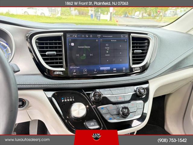 2023 Chrysler Pacifica Hybrid Touring L