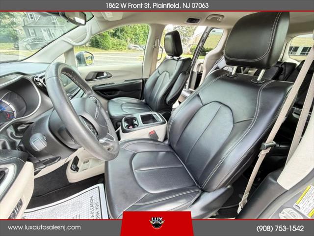 2023 Chrysler Pacifica Hybrid Touring L