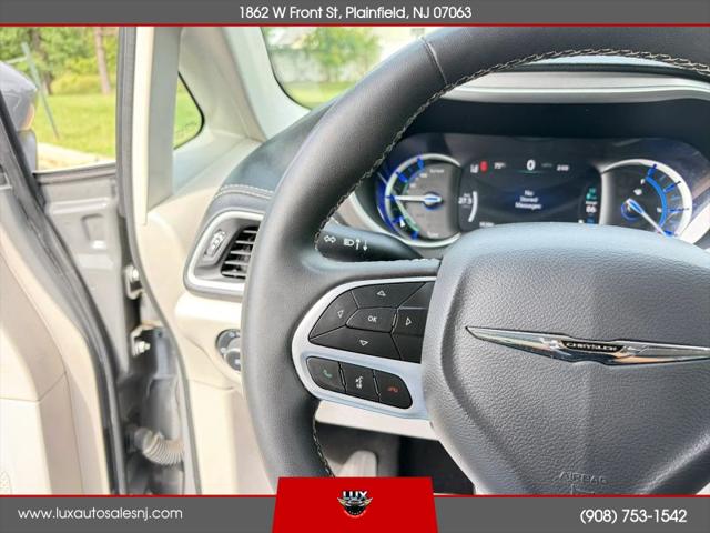 2023 Chrysler Pacifica Hybrid Touring L