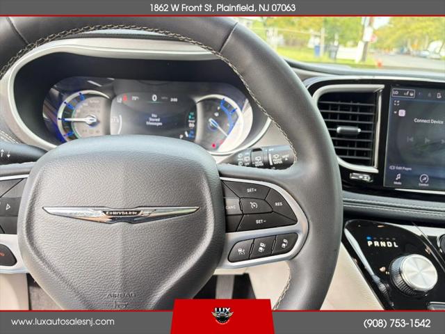 2023 Chrysler Pacifica Hybrid Touring L