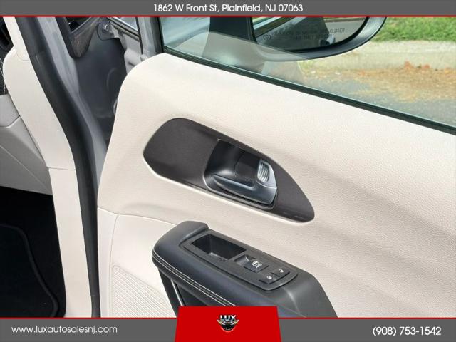 2023 Chrysler Pacifica Hybrid Touring L
