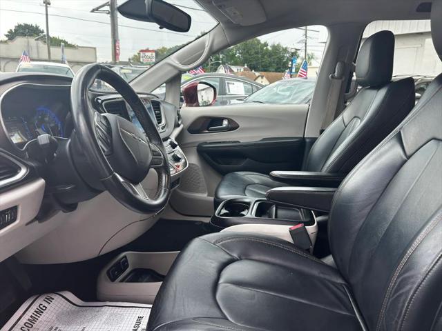 2017 Chrysler Pacifica Touring-L