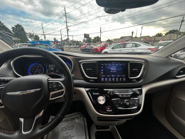 2017 Chrysler Pacifica Touring-L