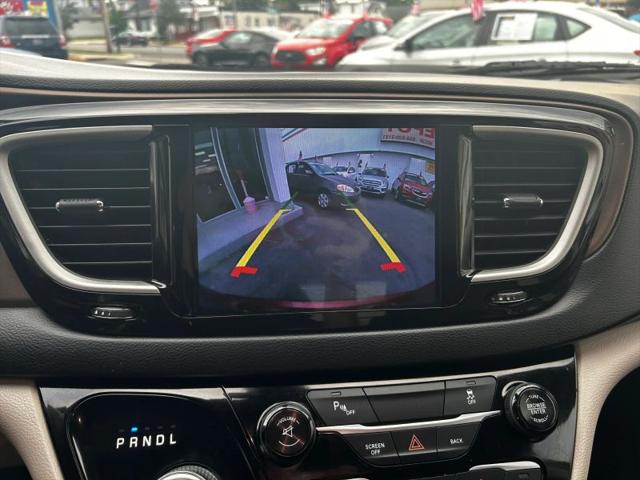 2017 Chrysler Pacifica Touring-L
