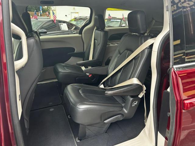2017 Chrysler Pacifica Touring-L