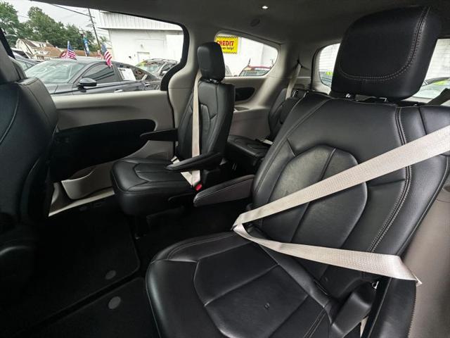 2017 Chrysler Pacifica Touring-L