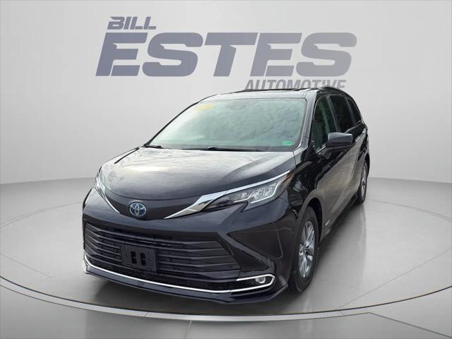 2021 Toyota Sienna XLE for sale in Indianapolis, IN