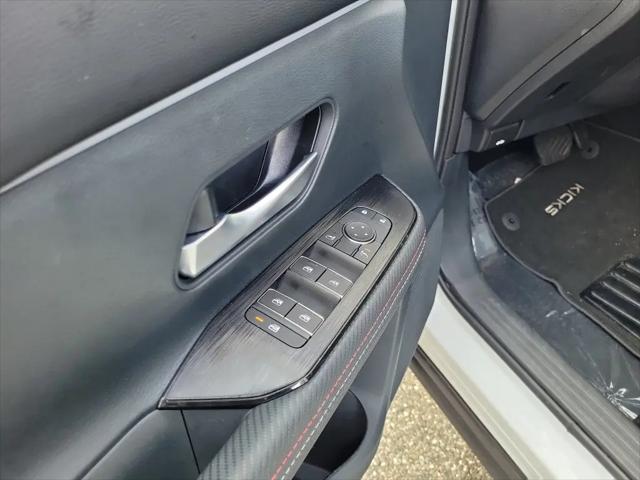 2025 Nissan Kicks SR FWD