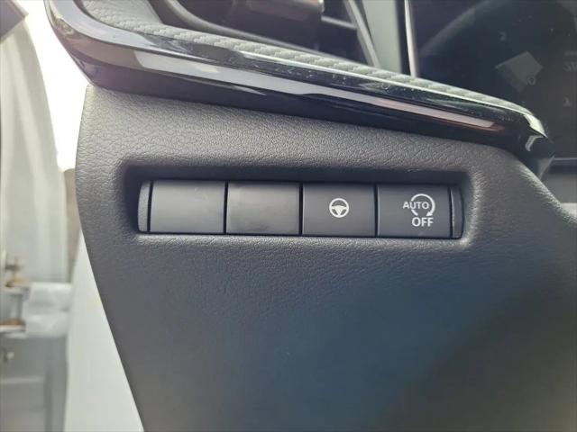 2025 Nissan Kicks SR FWD