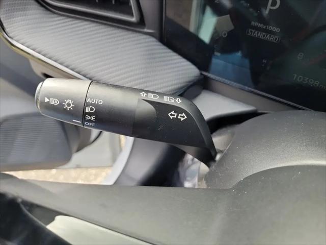 2025 Nissan Kicks SR FWD