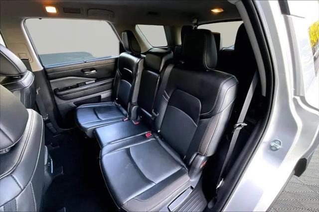 2023 Nissan Pathfinder SL 4WD