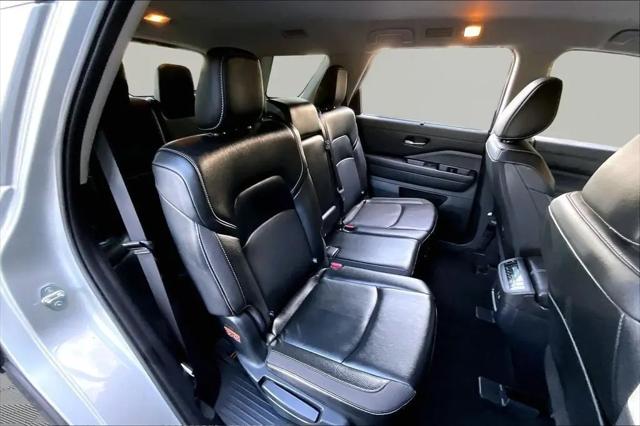 2023 Nissan Pathfinder SL 4WD