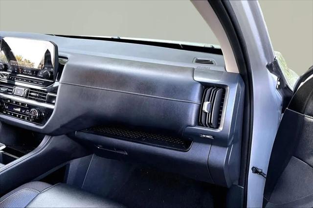 2023 Nissan Pathfinder SL 4WD
