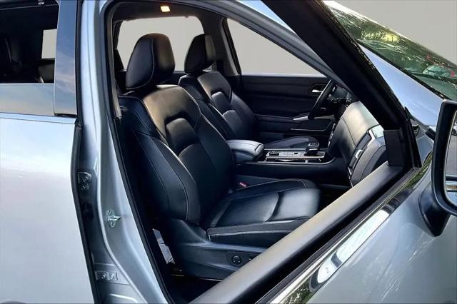 2023 Nissan Pathfinder SL 4WD
