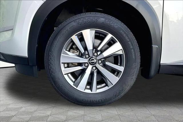 2023 Nissan Pathfinder SL 4WD