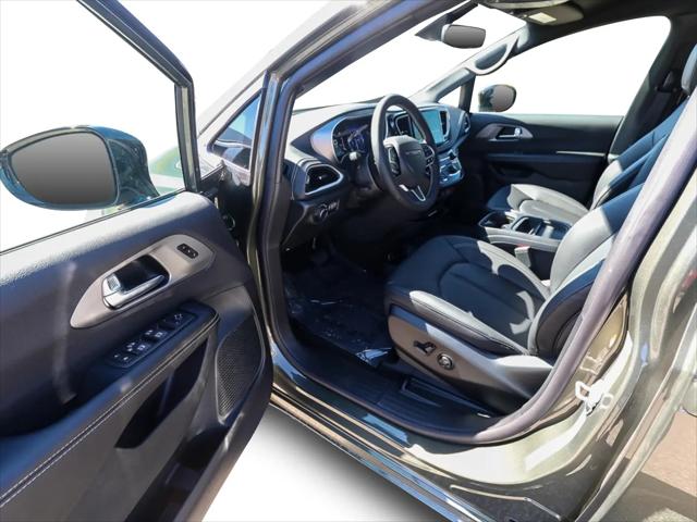 2027 Chrysler Pacifica Select AWD