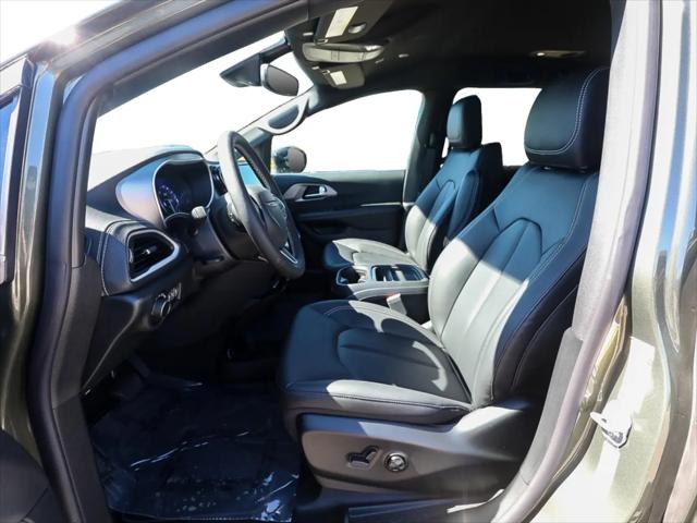 2027 Chrysler Pacifica Select AWD