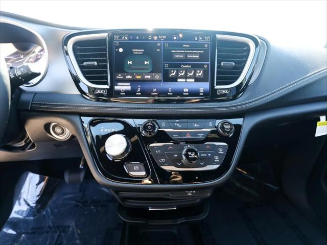 2027 Chrysler Pacifica Select AWD