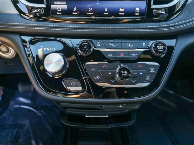 2027 Chrysler Pacifica Select AWD