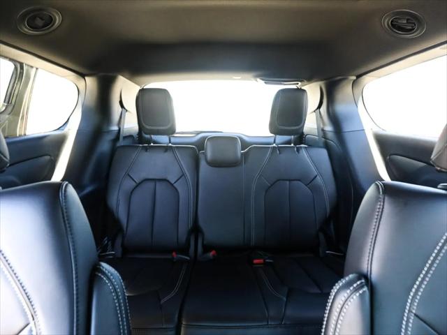 2027 Chrysler Pacifica Select AWD