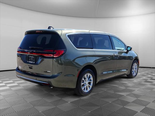 2027 Chrysler Pacifica Select AWD