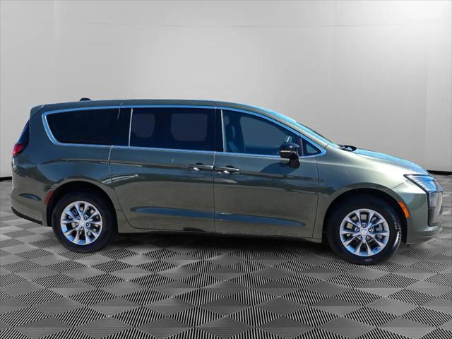 2027 Chrysler Pacifica Select AWD