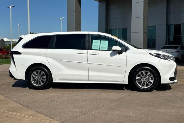 2024 Toyota Sienna LE