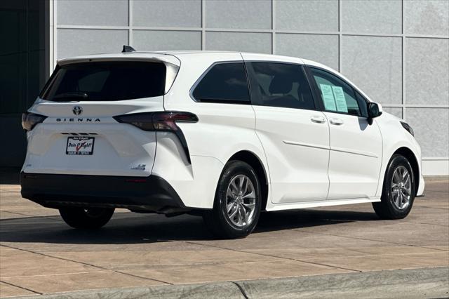 2024 Toyota Sienna LE