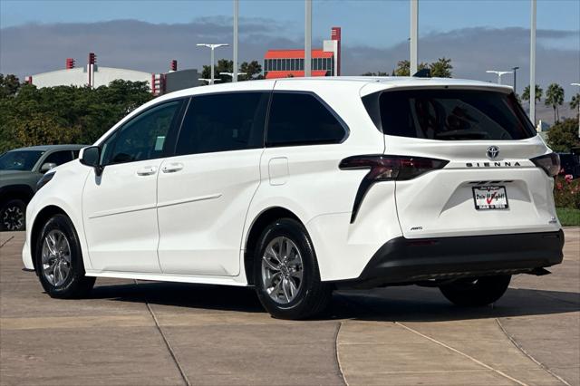 2024 Toyota Sienna LE