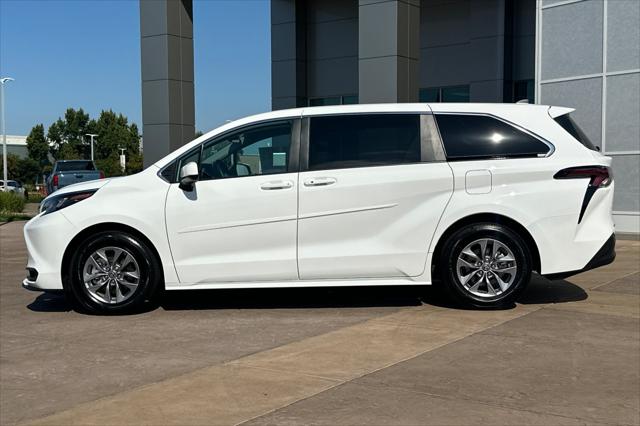 2024 Toyota Sienna LE