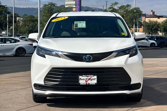 2024 Toyota Sienna LE