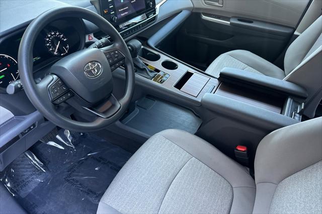2024 Toyota Sienna LE