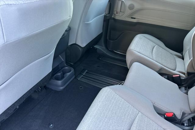 2024 Toyota Sienna LE