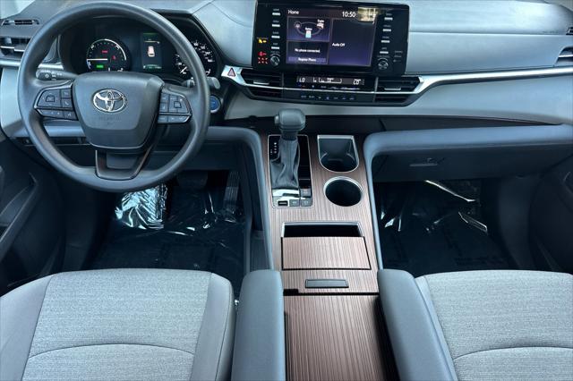 2024 Toyota Sienna LE