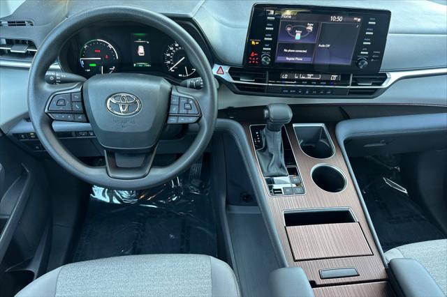 2024 Toyota Sienna LE