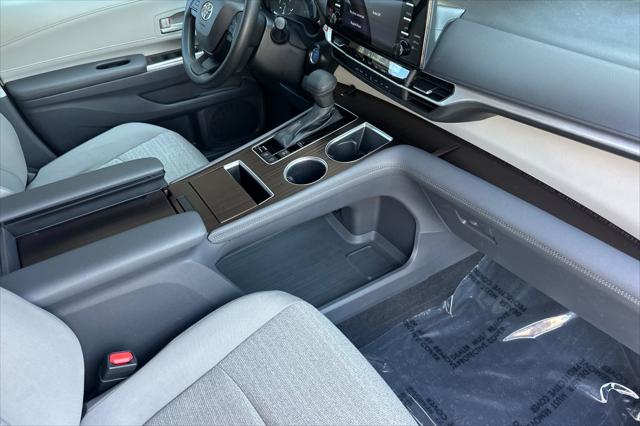 2024 Toyota Sienna LE