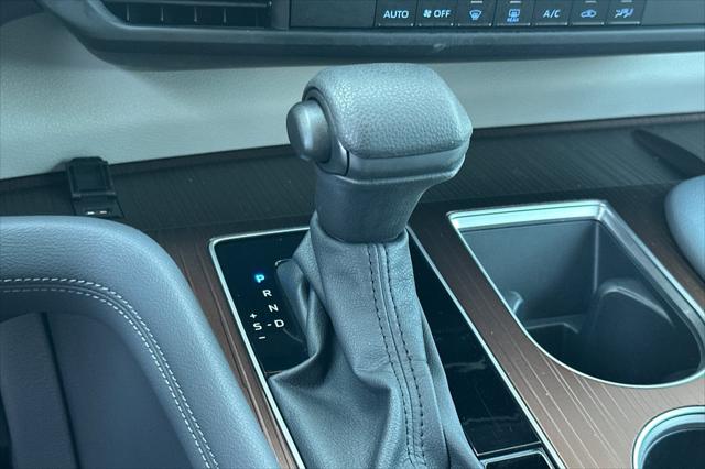 2024 Toyota Sienna LE