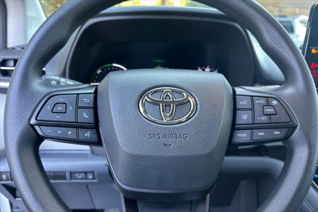 2024 Toyota Sienna LE