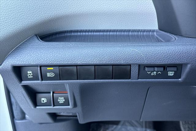 2024 Toyota Sienna LE