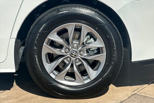 2024 Toyota Sienna LE