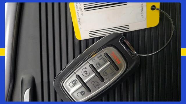 2024 Chrysler Pacifica Hybrid Select
